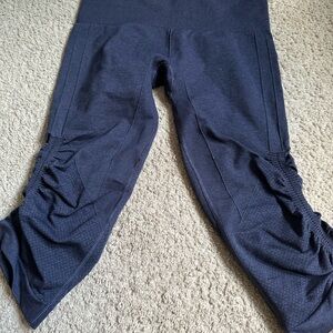 Lululemon Navy Blue crop leggings size 4